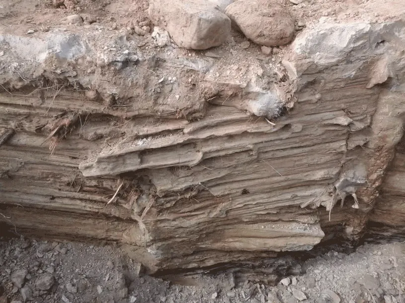 Cross-section of jet grouting pile with layered foundation soil