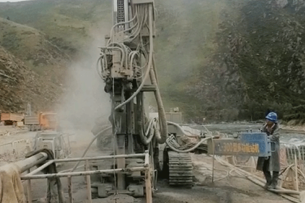 Anman Drilling Rig HDL-300 Conducts Top-Drive Drilling Operations in Complex Geology of Altay, Xinjiang
