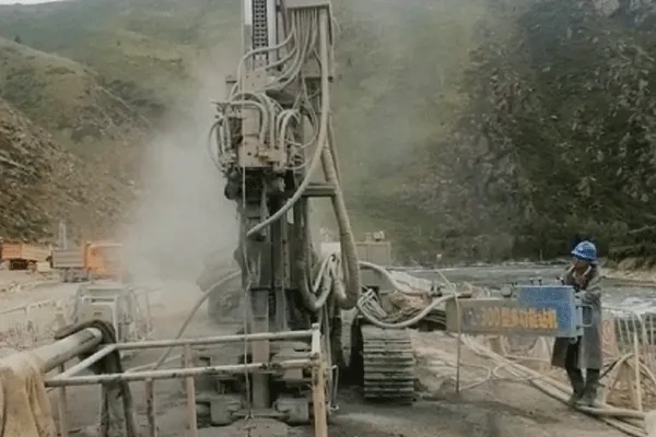 Anman Drilling Rig HDL-300 Conducts Top-Drive Drilling Operations in Complex Geology of Altay, Xinjiang
